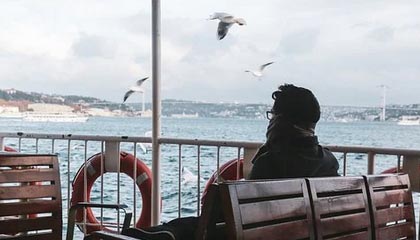 微密圈深度揭秘：真相风波背后，明星在后台的角色罕见令人意外